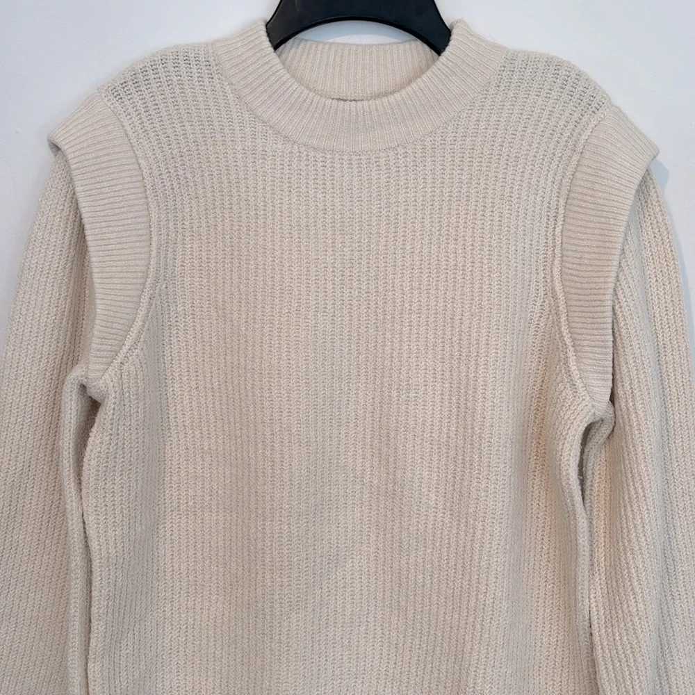 Who What Wear Women’s Cream Sweater in a Size Small